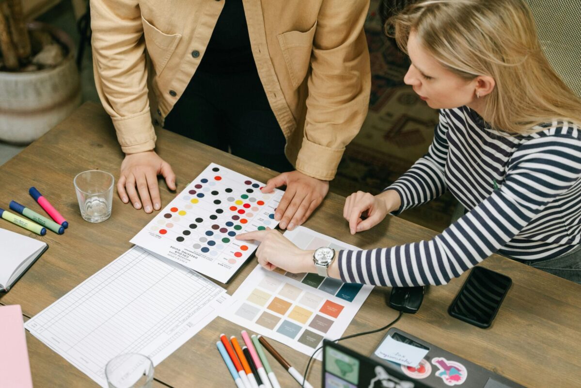 Choose colors for memorable logo | Source: Pixels – Ivan Samkov